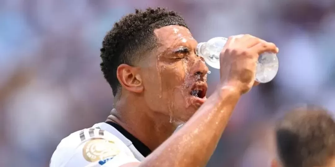 FIFA prohibi&oacute; entrar con botellas vac&iacute;as a los estadios durante el Mundial
