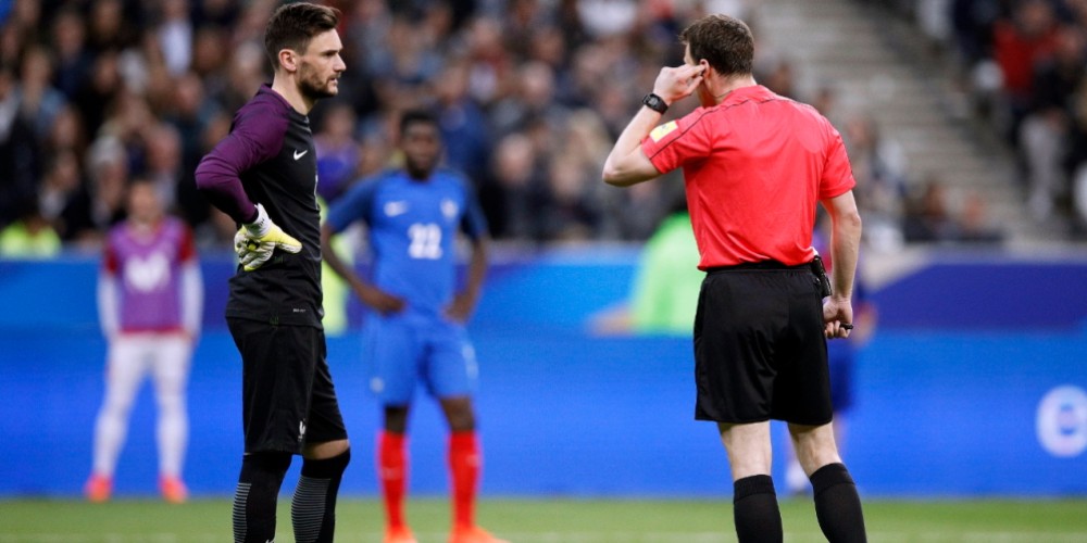 De la amonestación a los entrenadores al pase dentro del área: los tres cambios de reglamento que probará la FIFA en torneos juveniles