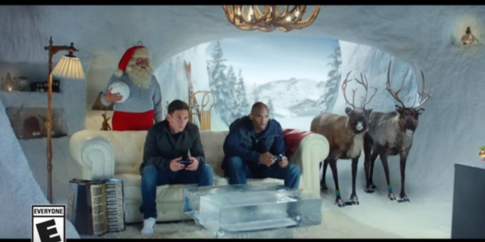 Messi y Kobe Bryant juegan al FIFA16 en un comercial navideño