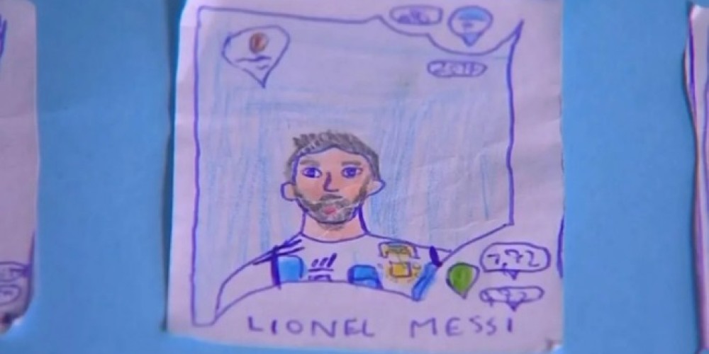 Un chico creó su propio álbum de figuritas porque sus padres no tienen dinero para comprárselas