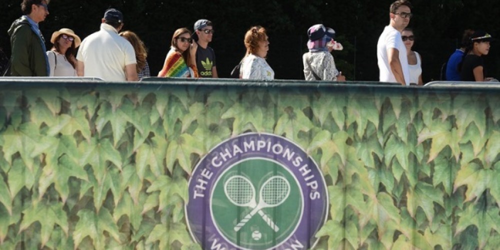 El furor por una entrada de Wimbledon y la tradicional fila que hacen los espectadores