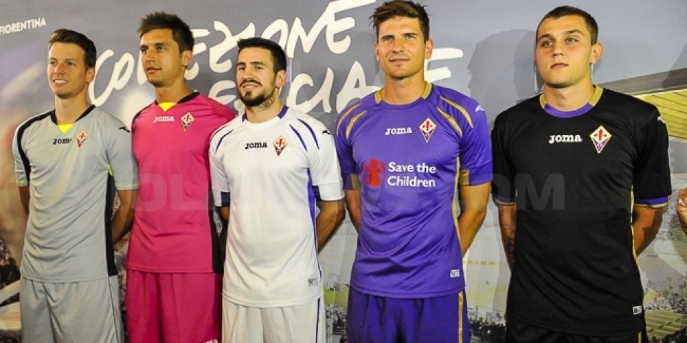 Joma presentó las nuevas camisetas de la Fiorentina