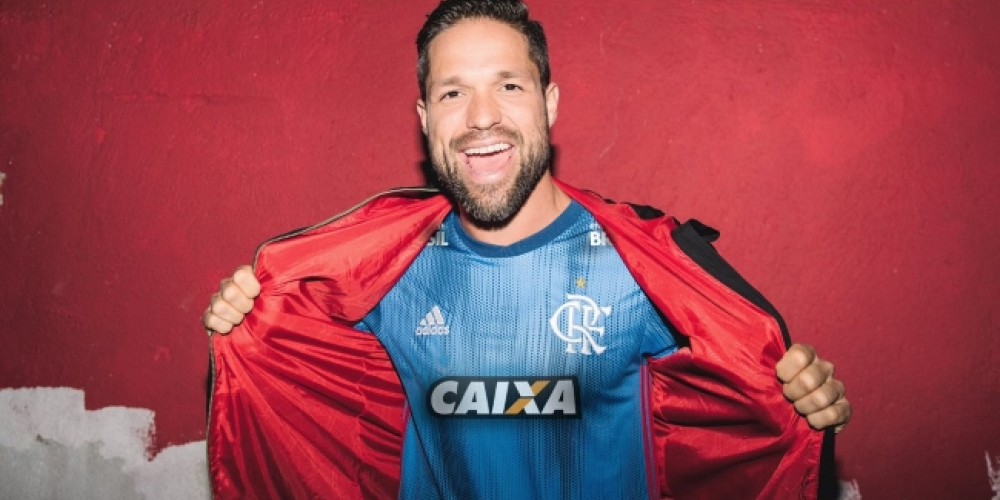 Presentan la nueva camiseta del Flamengo con el sponsor sobrepuesto en el diseño