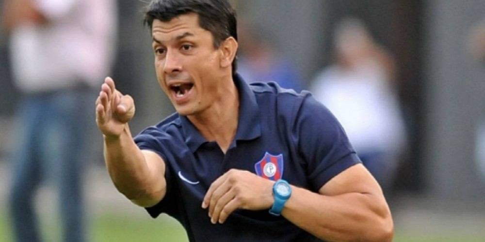 Cerro Porte&ntilde;o financiar&aacute; una capacitaci&oacute;n t&eacute;cnica a su ex DT 