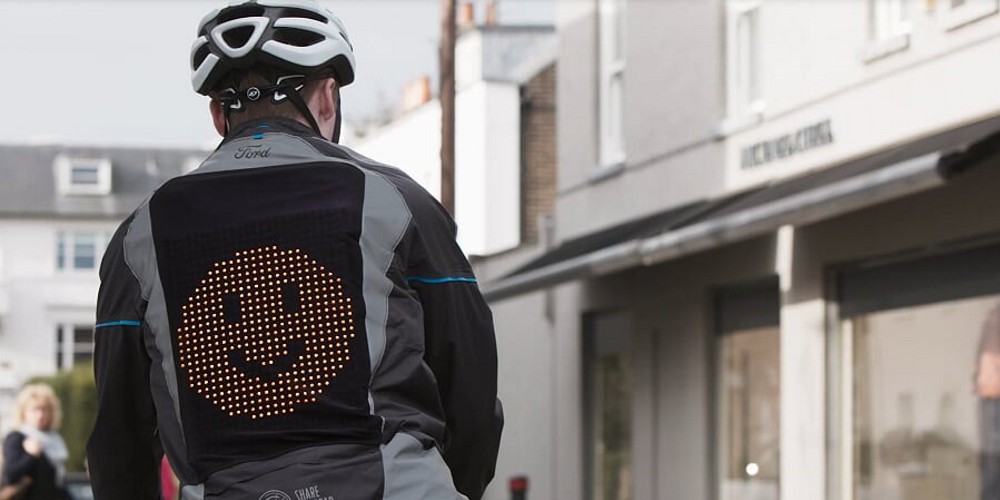 Ford cre&oacute; una campera "Emoji" para mejorar la movilidad