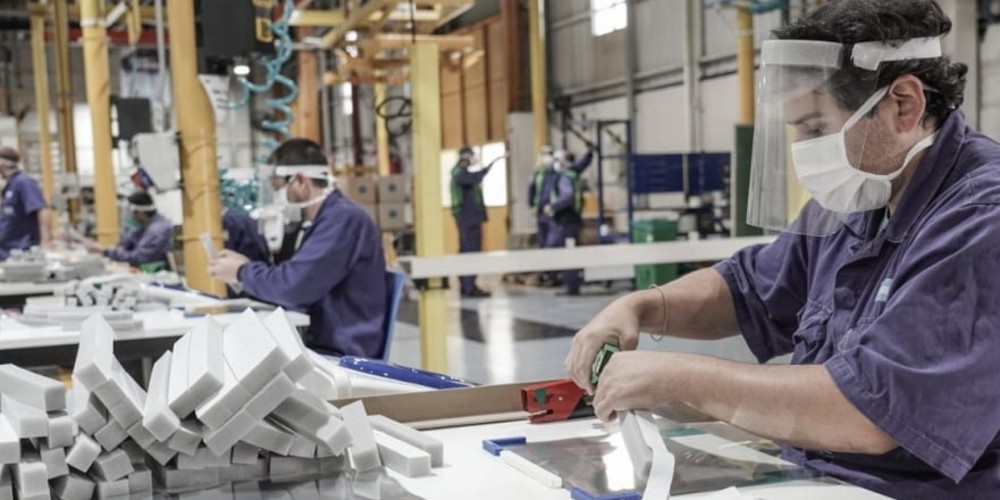 Ford produjo y donó 20 mil protectores faciales