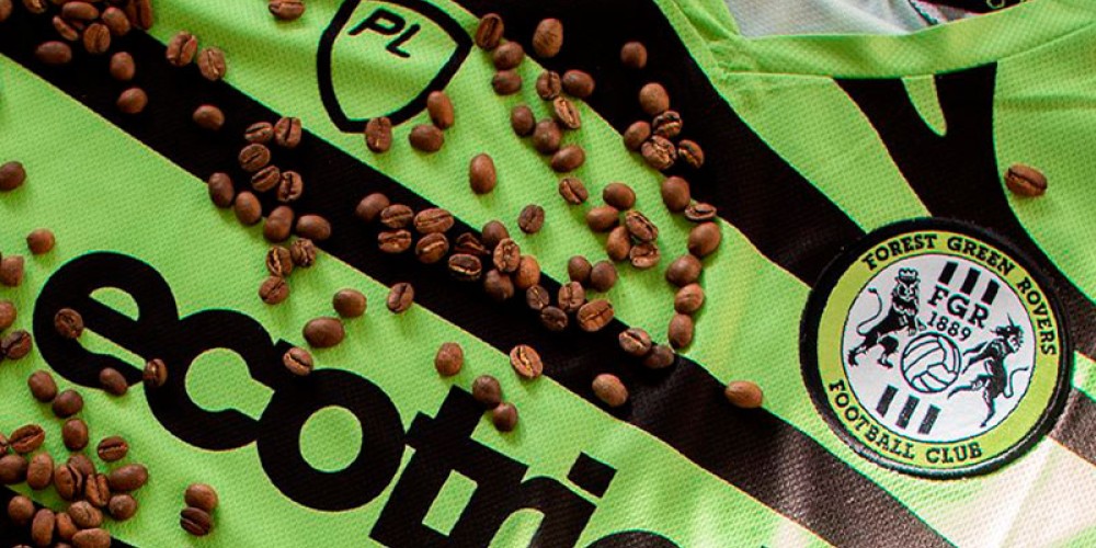 Forest Green Rovers present&oacute; sus camisetas hechas a partir de restos de caf&eacute;