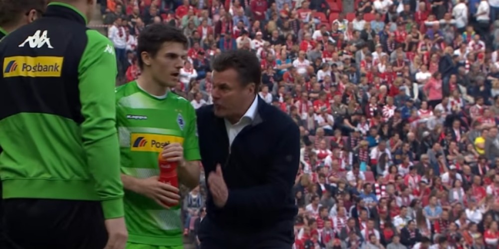 El entrenador alem&aacute;n que le dio indicaciones a un jugador que ya hab&iacute;a salido