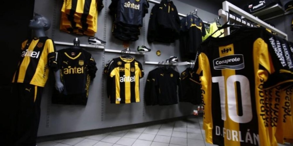 Furor: los hinchas de Pe&ntilde;arol agotaron las camisetas de Forl&aacute;n
