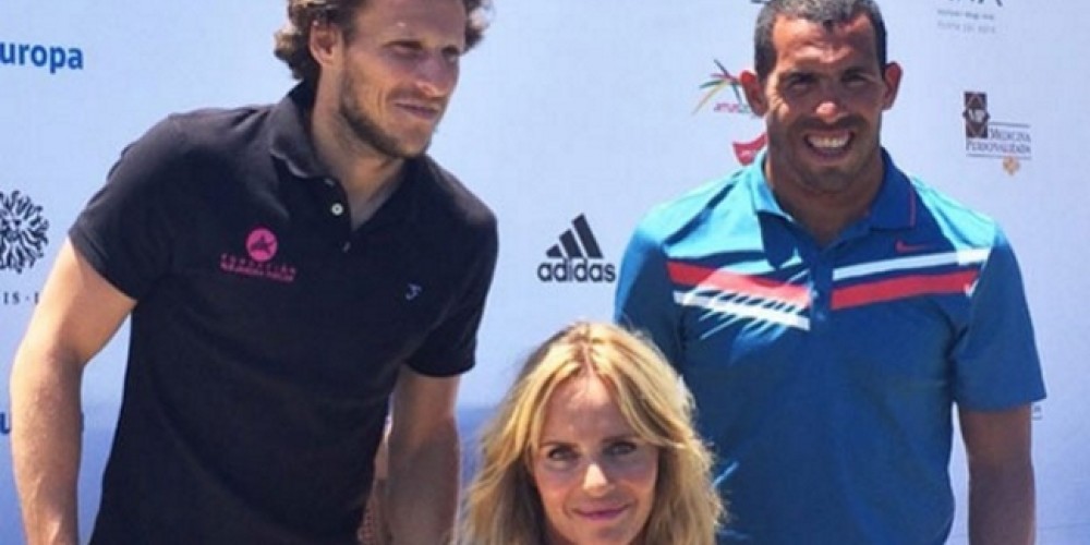 Tévez jugó al golf a beneficio de la Fundación de la hermana de Diego Forlán