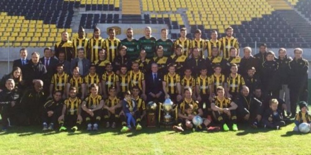 Los jugadores de Peñarol posaron para la foto oficial del campeón