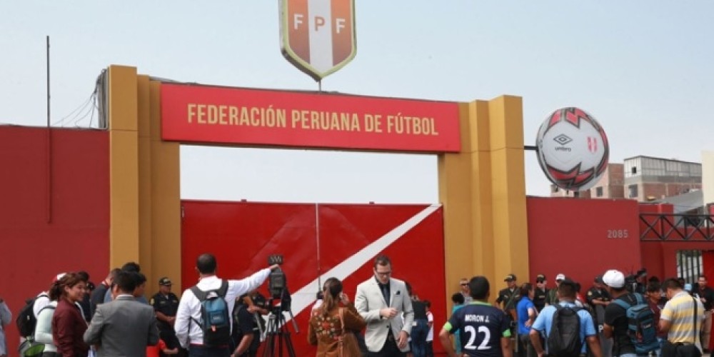 Perú hizo oídos sordos ante la recomendación de la FIFA y podría ser desafiliado