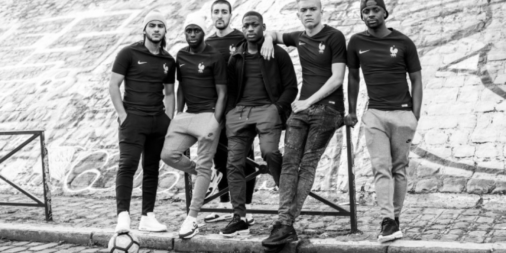La Selecci&oacute;n de f&uacute;tbol de Francia present&oacute; su nueva l&iacute;nea de indumentaria casual