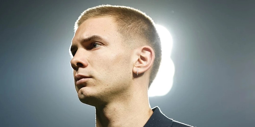 Franco Mastantuono le don&oacute; una camiseta firmada al pueblo italiano de su familia