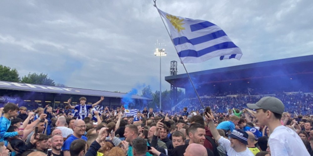 &iquest;Por qu&eacute; la bandera de Uruguay fue protagonista en el ascenso de un equipo del f&uacute;tbol ingl&eacute;s?