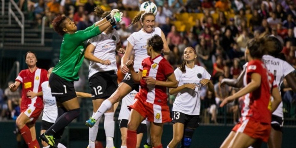 La liga de fútbol femenino de Estados Unidos renovó contrato con su sponsor técnico