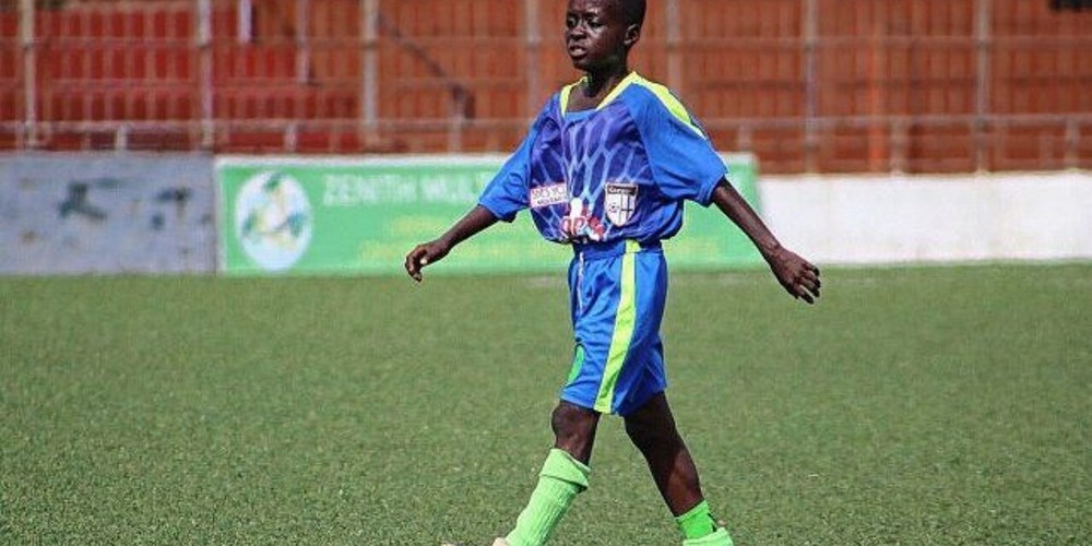 El futbolista que debutó con 11 años y se quedó con el récord mundial