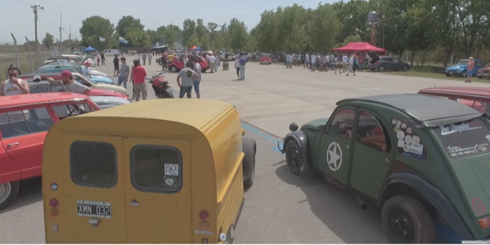 El Citro&euml;n 3cv festej&oacute; sus 50 a&ntilde;os en Dolores