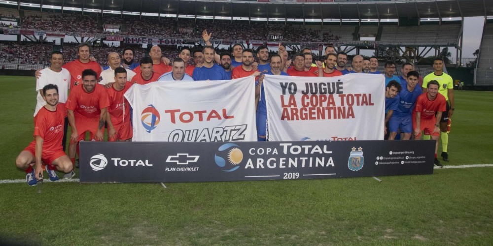 En la previa de River y Central Córdoba, TOTAL le cumplió el sueño a 24 fanáticos del fútbol