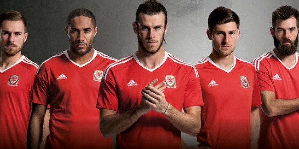 Gales también presentó su nueva camiseta adidas