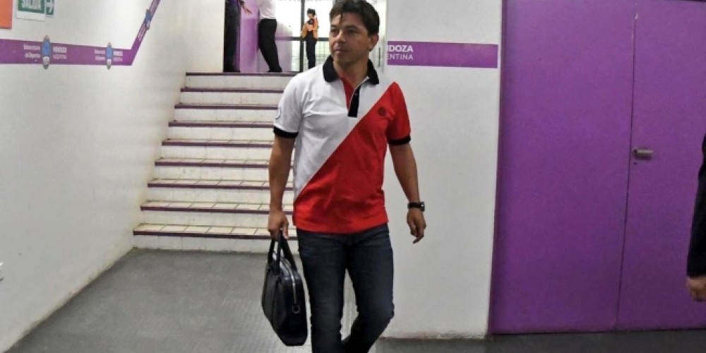 La chomba que us&oacute; Gallardo y se transform&oacute; en furor en las redes sociales