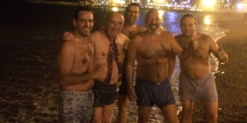 Gaspart cumplió y se bañó en La Barceloneta