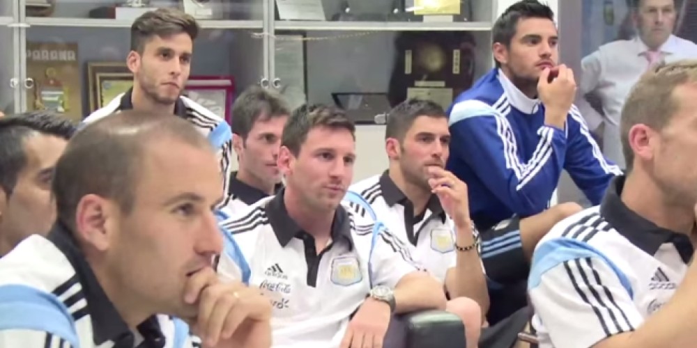 Gilette le mostr&oacute; su video motivacional a los jugadores de Argentina