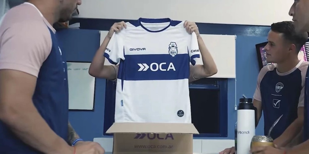 Gimnasia present&oacute; sus camisetas 2026 con Givova, OCA y Flybondi