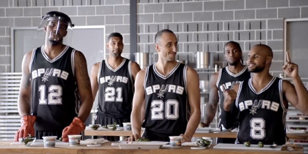 De cocinero a carpintero, Gin&oacute;bili es protagonista de los comerciales de HEB y los Spurs