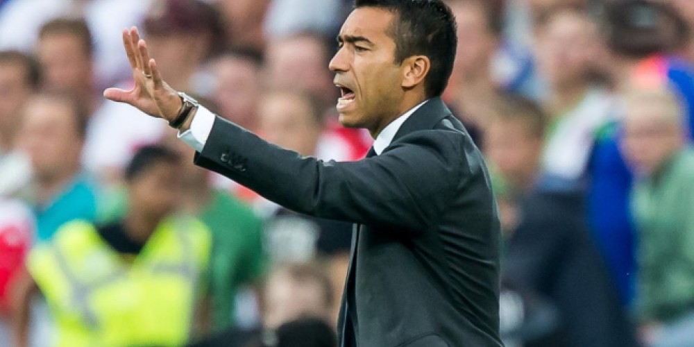 Gio van Bronckhorst sería el apuntado del FC Barcelona para suceder a Luis Enrique