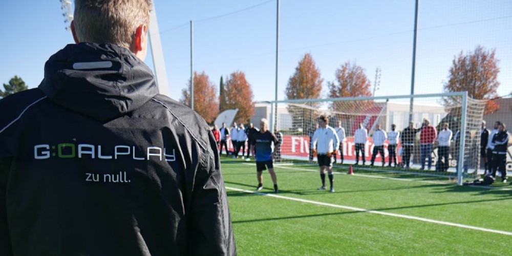 Oliver Kahn firm&oacute; una alianza para trabajar en conjunto con el Real Madrid en el entrenamiento de arqueros