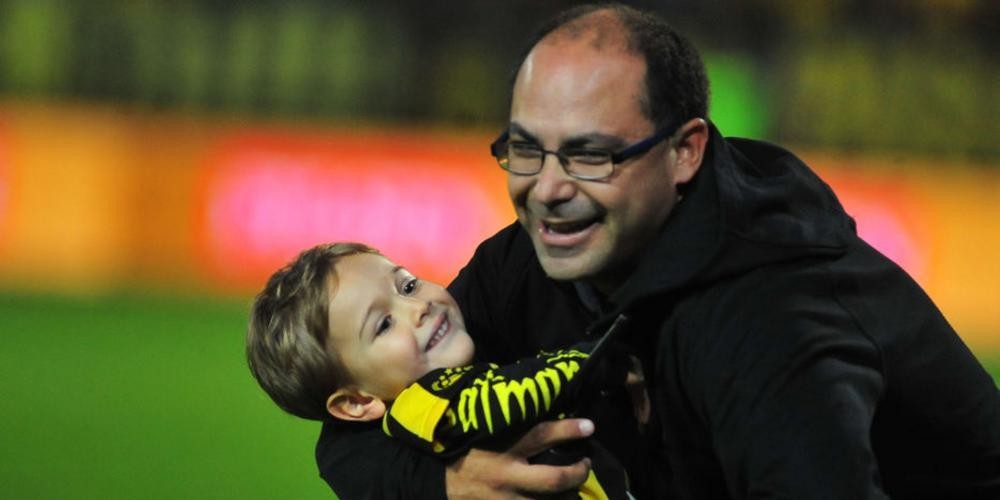 Un ni&ntilde;o de dos a&ntilde;os hincha de Pe&ntilde;arol hizo el gol m&aacute;s ovacionado del f&uacute;tbol uruguayo