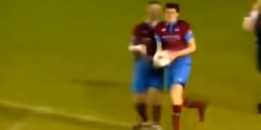 El futbolista irland&eacute;s que se acord&oacute; que iba ganando a medio festejo 