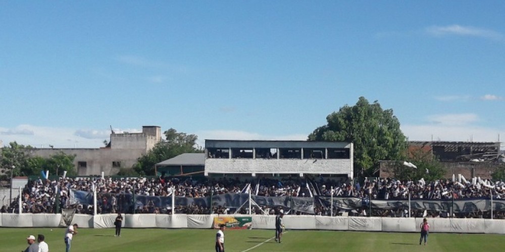 Encontraron una granada en una tribuna previo a un cl&aacute;sico del f&uacute;tbol del ascenso argentino