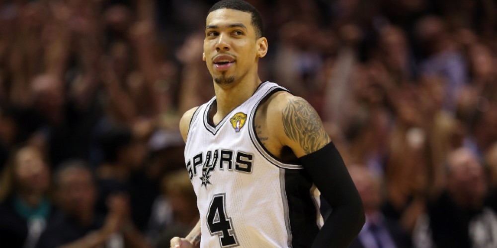 Danny Green no para, y hace triples en una hamburguesería