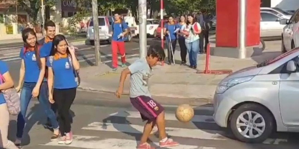 La historia de Iv&aacute;n Genes, el ni&ntilde;o que hac&iacute;a jueguitos en un sem&aacute;foro y ahora se entrena con un club de Primera