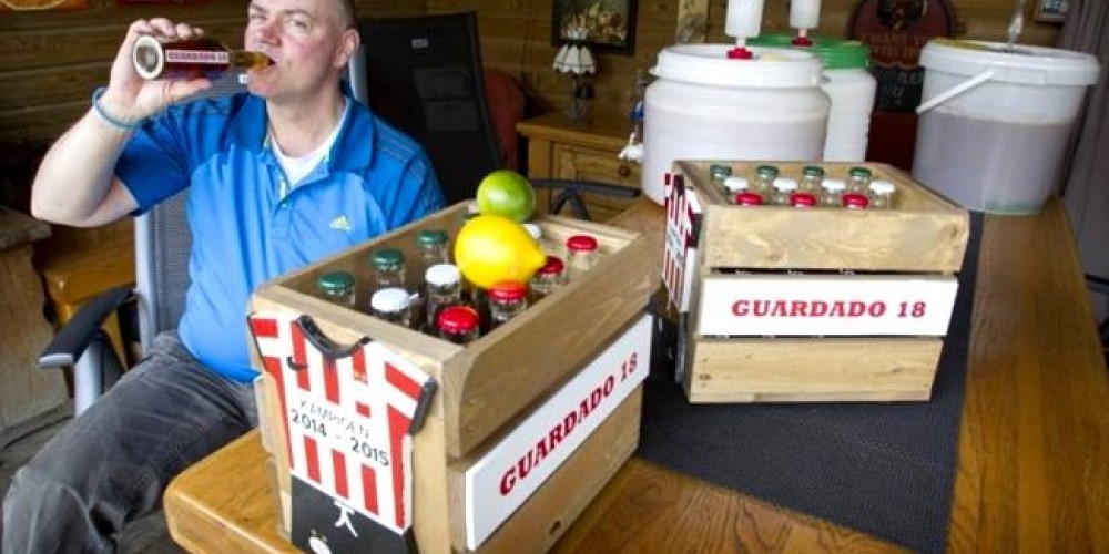 El mexicano Andr&eacute;s Guardado tiene su propia cerveza en Holanda