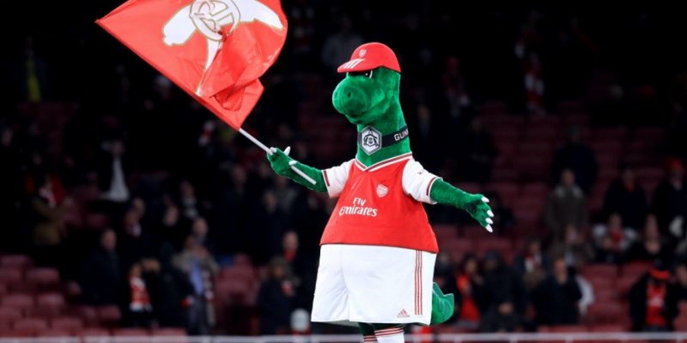 Arsenal ech&oacute; a su famosa mascota por recortes salariales; un club espa&ntilde;ol la contrat&oacute; y Ozil se ofreci&oacute; a pagar su sueldo