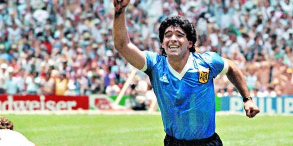 Solo 17 segundos separaron a un argentino de ganar la camiseta de Maradona, &iquest;qui&eacute;n es y cu&aacute;nto hab&iacute;a ofrecido?