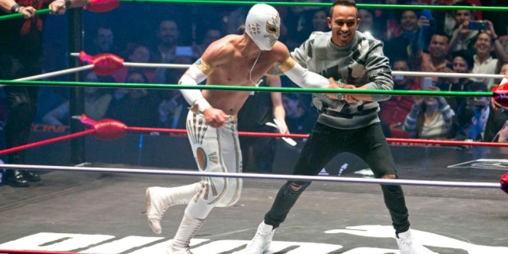 Hamilton, ya campe&oacute;n de F1, palpit&oacute; el GP de M&eacute;xico haciendo lucha libre