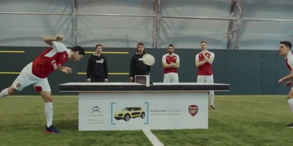 Los jugadores del Arsenal se lucieron jugando al tenis con la cabeza junto a Citroën