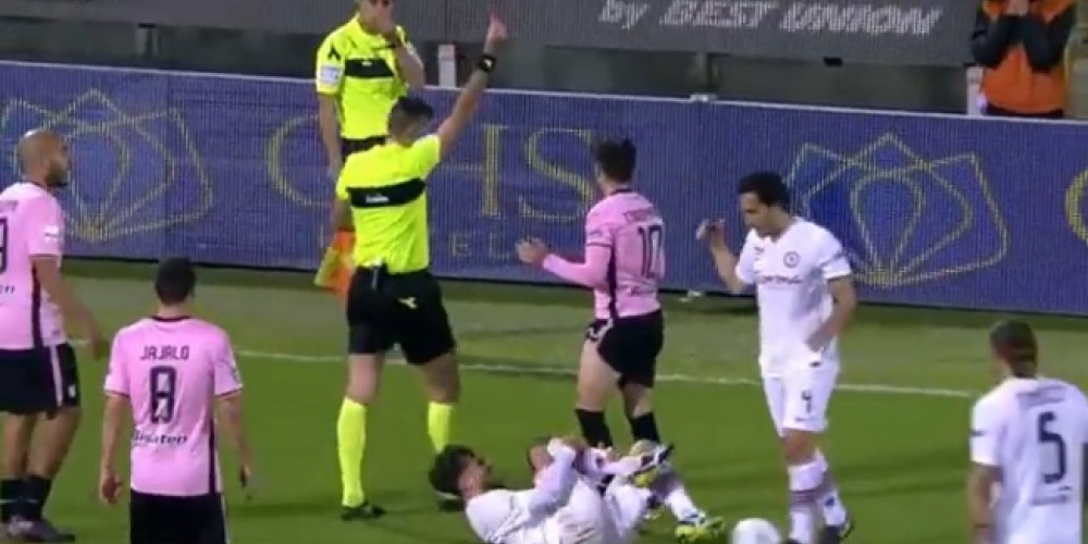 Multan a un club de Italia porque un hincha le arroj&oacute; un helado al &aacute;rbitro