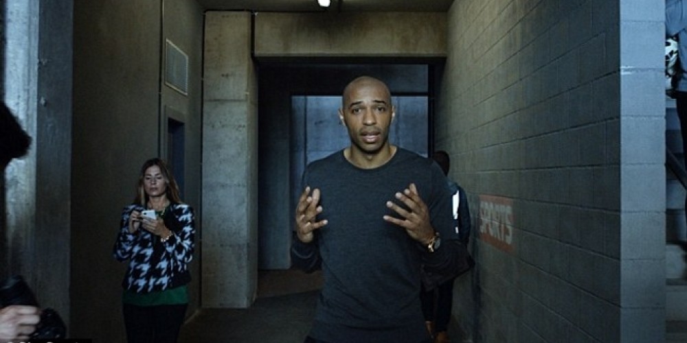 Henry muestra a la Premier League como la mejor liga del mundo en el comercial de Sky Sports