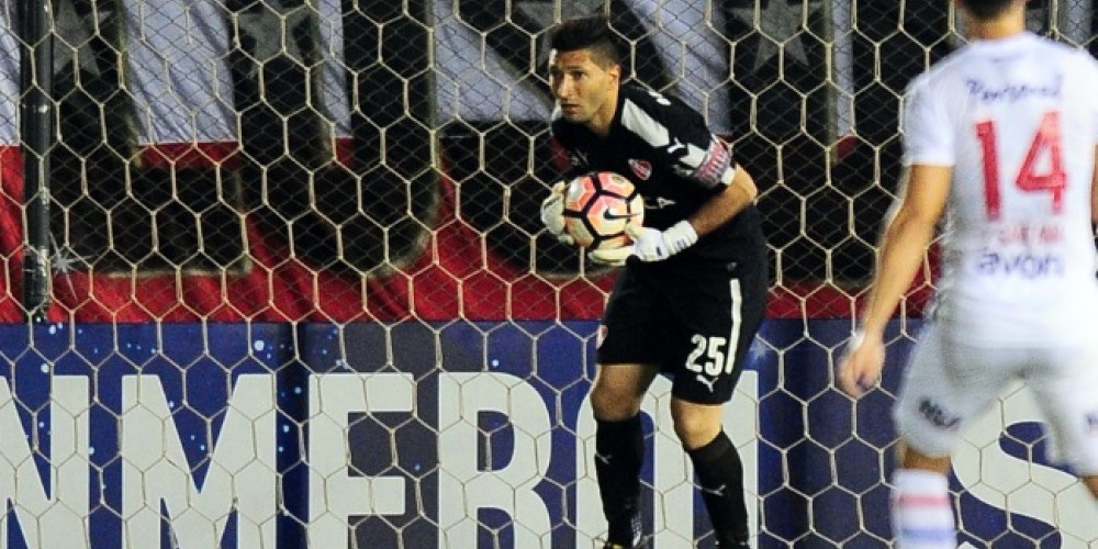 El curioso diseño de la cinta de capitán que utilizó el arquero de Independiente