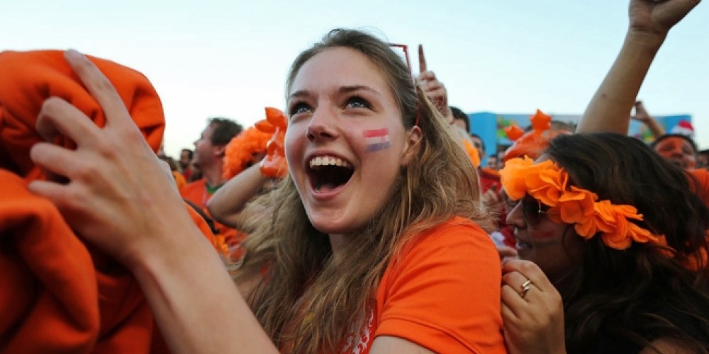 La Federación Holandesa adaptó su escudo para el equipo de fútbol femenino
