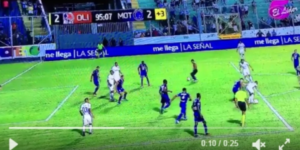 En Honduras, un hincha marc&oacute; un gol en pleno Cl&aacute;sico