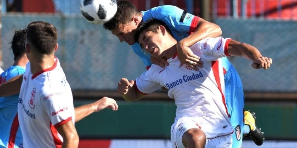 Superliga Argentina: se rompi&oacute; el micro a medio camino y los jugadores tuvieron que llegar a la cancha en taxis 