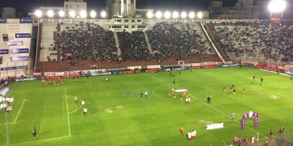 La Superliga Argentina sancionar&iacute;a a Hurac&aacute;n por el campo de juego del Duc&oacute;