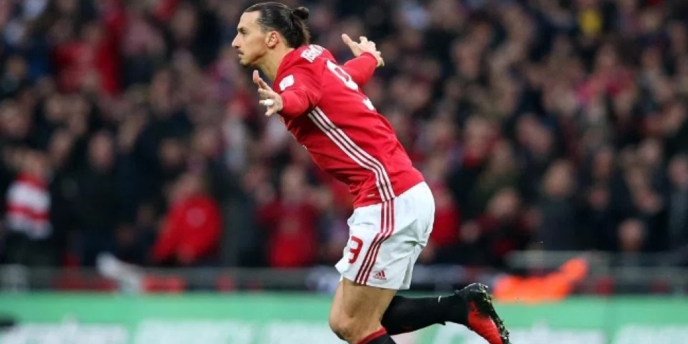 Ibrahimovic sigue sin firmar contrato con alguna marca de botines y pierde millones