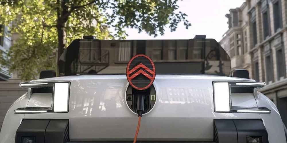 Ic&oacute;nico desde hace m&aacute;s de 100 a&ntilde;os: el doble chevr&oacute;n como sin&oacute;nimo del confort y la innovaci&oacute;n Citro&euml;n